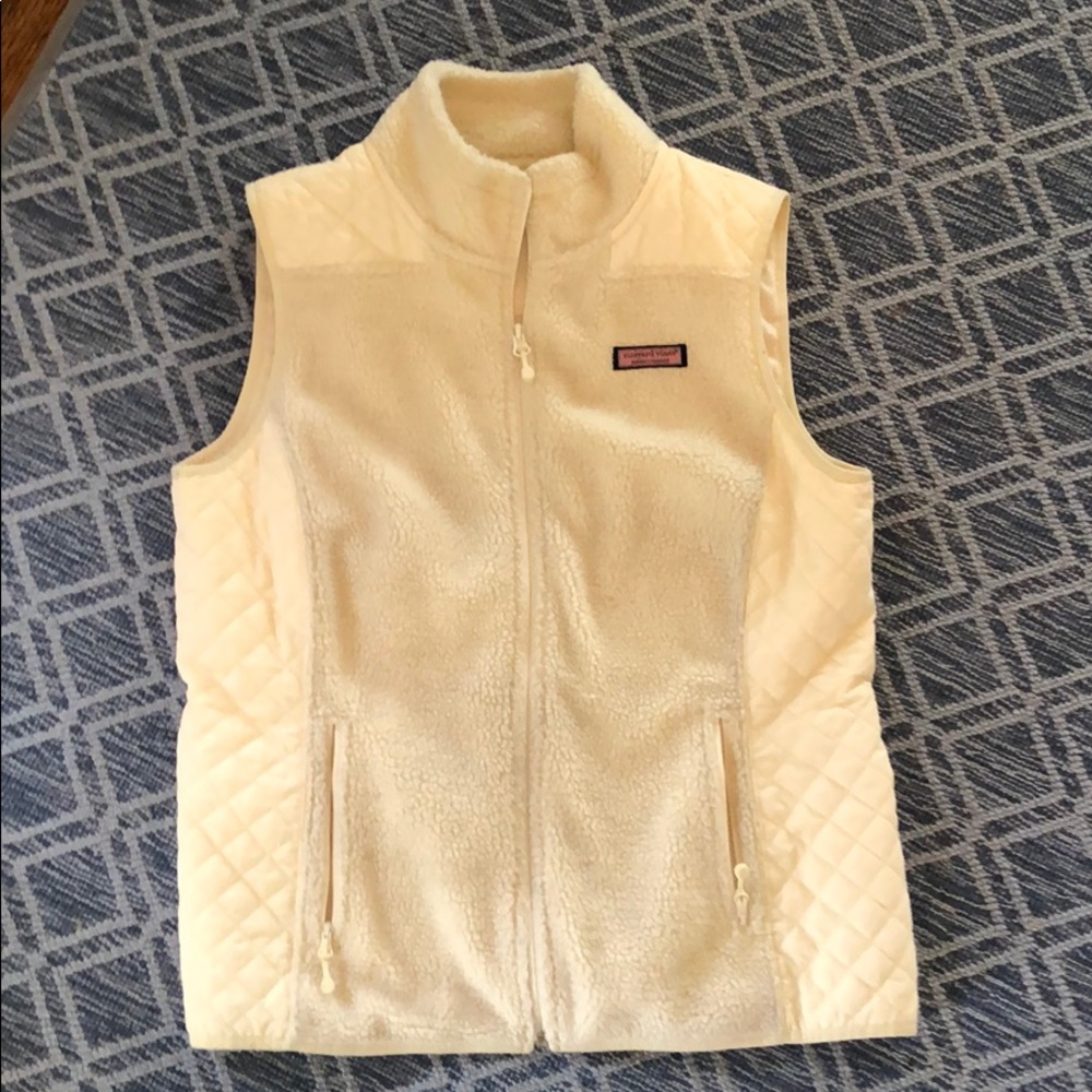 Vineyard vines women’s off-white fleece vest